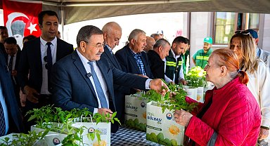 Gölbaşı'nda vatandaşlara 190 bin ata tohumu fidesi dağıtıldı