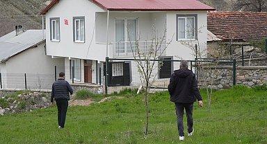 Gümüşhane'de ayılar yaylalardan sonra köyleri mesken edindi: Vatandaşlar tedirgin