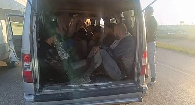 Hafif ticari araca 10 göçmen sığdıran insan tacirine 100 bin TL ceza