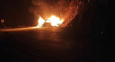 Hasköy-Mutki yolunda otomobil alev topuna döndü