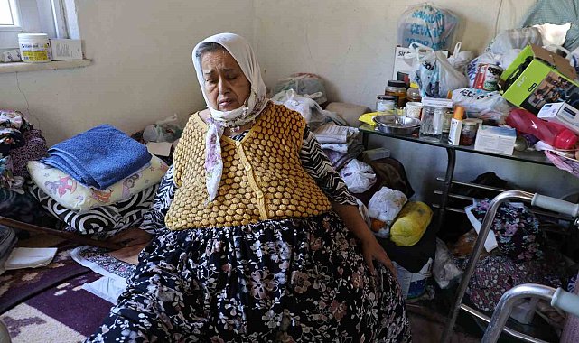 Her geçen gün karnı büyüyen çaresiz kadın 170 kiloya ulaştı, artık hareket edemiyor