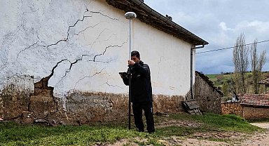 Heyelan köyü tehdit ediyor, vatandaş tedirgin: "Durum çok ciddi"