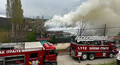 Isparta'da iki katlı ev, çıkan yangında zarar gördü