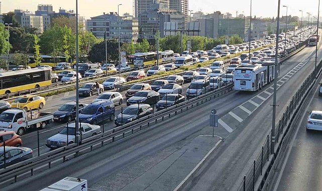 İstanbul'da akşam saatlerinde trafik yüzde 78'e ulaştı