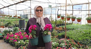 Kadın emeği ile üretilen çiçekler Muğla sokaklarını süslüyor