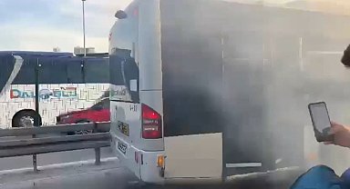 Kağıthane'de metrobüste yangın çıktı