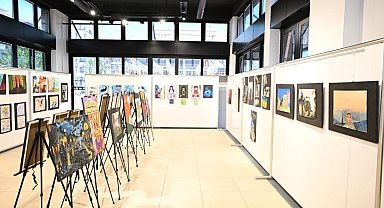 Kartepe'de lise öğrencilerinden "Gençlerin Renkleri" resim sergisi
