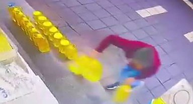 Kaşla göz arasında sıvı yağları alıp kaçtı