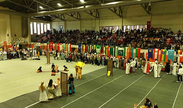 Kastamonu Üniversitesi'nde düzenlenen Gençlik Festivali farklı kültürleri buluşturdu