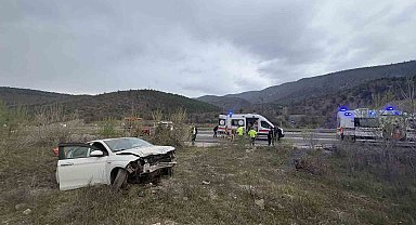 Kastamonu'da su kanalına düşen otomobildeki 4 kişi yaralandı