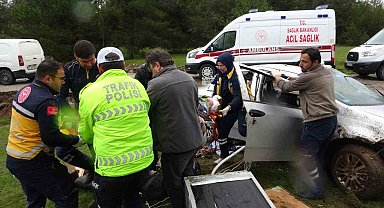 Kastamonu'da takla atan otomobildeki yaşlı çift yaralandı