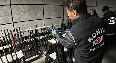 Konya'da çok sayıda yerli üretim makineli tüfek ve tabanca ele geçirildi, 11 kişi gözaltına alındı