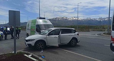 Konya'da otomobil ile kamyonet çarpıştı: 4 yaralı