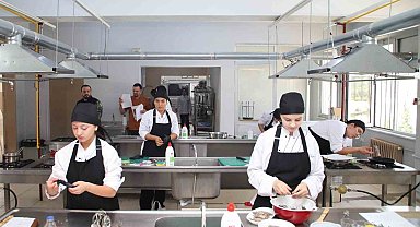 Köşk'te öğrenciler hünerlerini mutfakta sergiledi