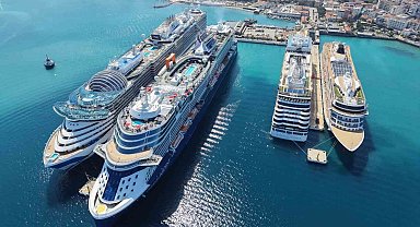 Kuşadası'na 4 gemi ile 10 bin 800 turist geldi