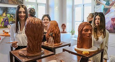 Lise öğrencilerinden yıl sonu sanat sergisi