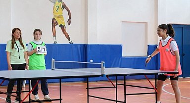 Marmaris'te masa tenisi turnuvası başladı