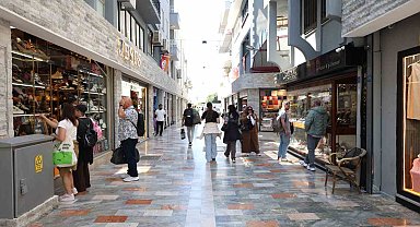 Marmaris'te yenilenen çarşı turistlerin gözdesi oldu