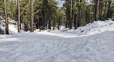 Mayıs ayında Köyceğiz Sandras Dağı'na kar yağdı