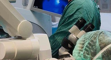 MEAH'ta ilk kez lazerli ses teli ameliyatı