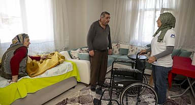 Mersin'de engellilere tekerlekli sandalye ve hasta bezi desteği