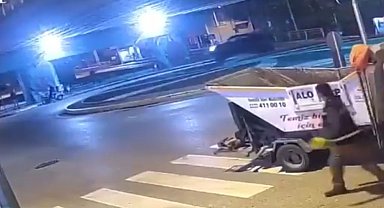 Motosiklet pikaba çarptı: 2 ağır yaralı