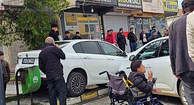 Muş'ta iki araç çarpıştı