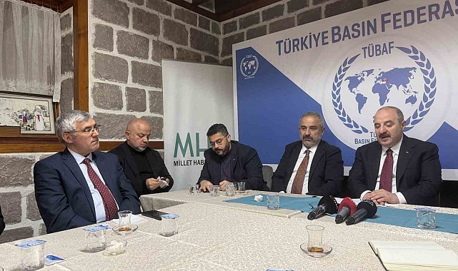 Mustafa Varank: "Şu anda partinin bütün dizaynını Özgür Özel'e göre yapıyorlar"