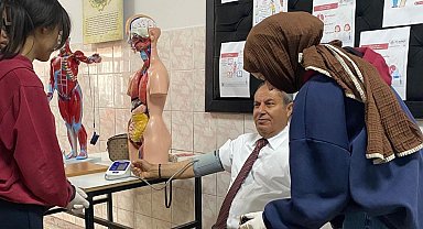 Öğrenciler sahada uygulayarak öğreniyor