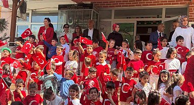 Osmaniye'de minik öğrencilerden el emeği bayrak sergisi