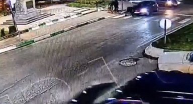 Otomobilin yayaya çarpma anı güvenlik kamerasında: 1 ölü