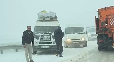 Palandöken Geçidi baharda da geçit vermedi, sürücülerin imdadına ekipler yetişti