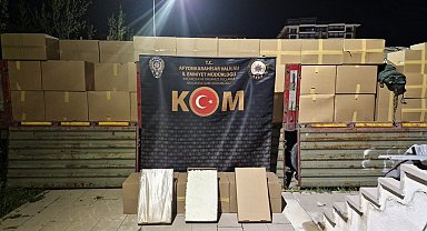 Polis 20 milyon TL'lik kaçak doldurulmuş makaron ele geçirdi