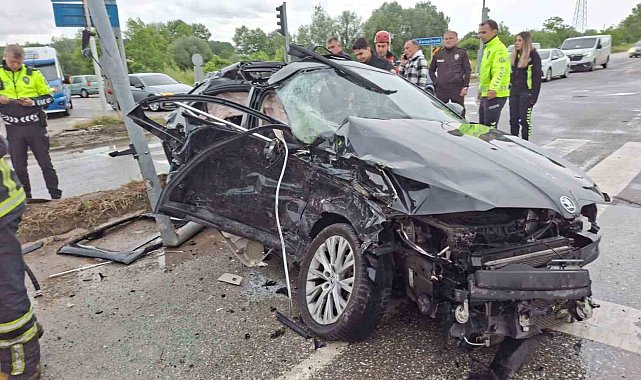 Sakarya'da otomobil, minibüs ve tır çarpıştı: 4'ü ağır 6 yaralı