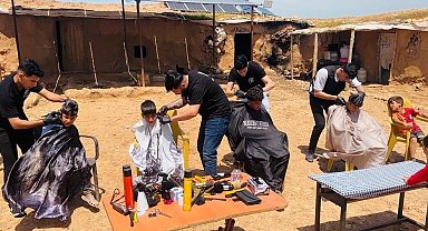 Şanlıurfa'da gönüllü berberler çocukları tıraş etti