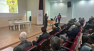 Şaphane'de üreticilere kiraz ve vişne hastalıkları ile zararlıları eğitimi