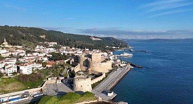 Sarı kule, Çanakkale Boğazı'na giren düşman gemilerini beyaz flama ile bildiriyordu