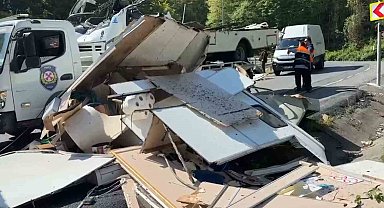 Sarıyer'de bariyerlere çarpan karavan paramparça oldu, sürücü hayatını kaybetti