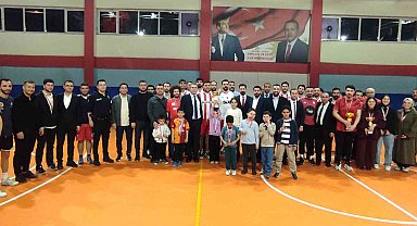 Sason'da yoğun ilgi gören voleybol halk turnuvası final maçıyla sona erdi