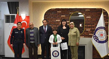 Şehit kızı polis teşkilatına gurur yaşattı