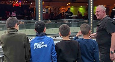 Sevgi evlerinde kalan çocuklar mangal başında