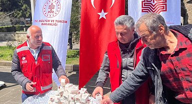 Sinop'ta Vakıf Haftası programında vatandaşlara lokum ikram edildi