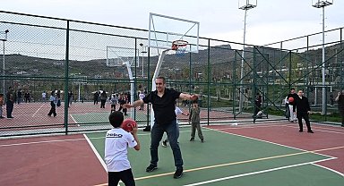 Şırnak polisinden gönülleri ısıtan sokak sporu