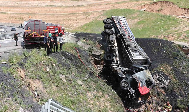 Şırnak'ta devrilen tırda sıkışan sürücü yanarak hayatını kaybetti