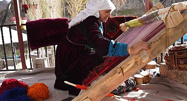 Şırnaklı kadınların ilmek ilmek işlediği seccadeler 20 bin liradan satılıyor