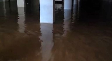 Süper hücre fırtınasının vurduğu Gaziantep'te bina otoparkları çamurla doldu