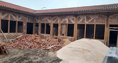 Tarihi Emet Hanı'nda restorasyon çalışmaları sürüyor