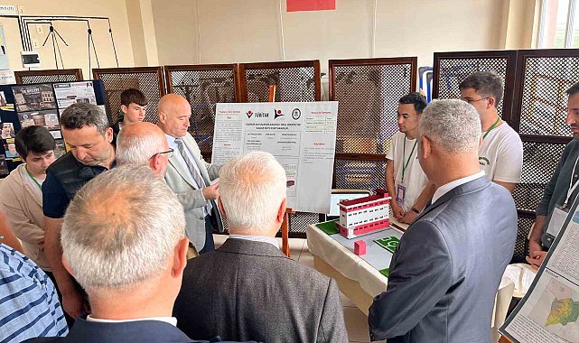 Tekirdağ'da gençler projelerini bilim fuarında sergiledi