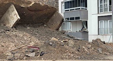 Tokat'ta istinat duvarı çöktü, park halindeki bir araç sürüklendi