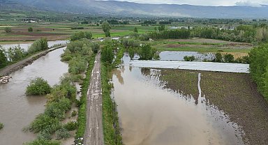 Tokat'ta yollar çöktü, sular altında kalan tarım arazileri dron ile görüntülendi